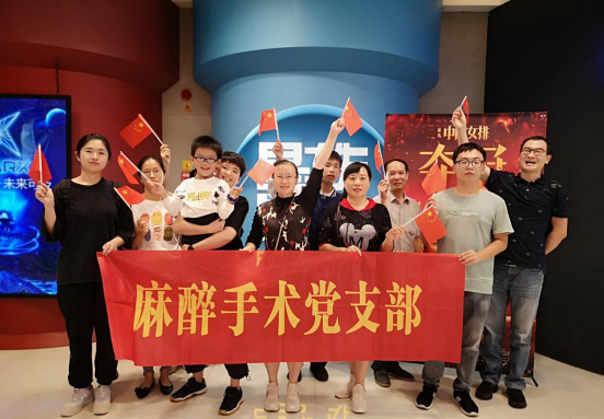 “我和國(guó)旗合個(gè)影，我為祖國(guó)點(diǎn)個(gè)贊”迎國(guó)慶愛(ài)國(guó)主義教育活動(dòng)649.png